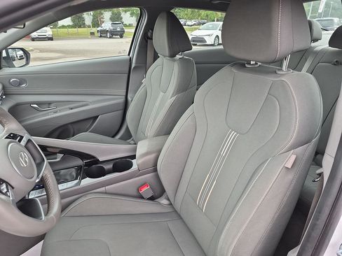 Used 2025 Hyundai Elantra SEL FWD image 14