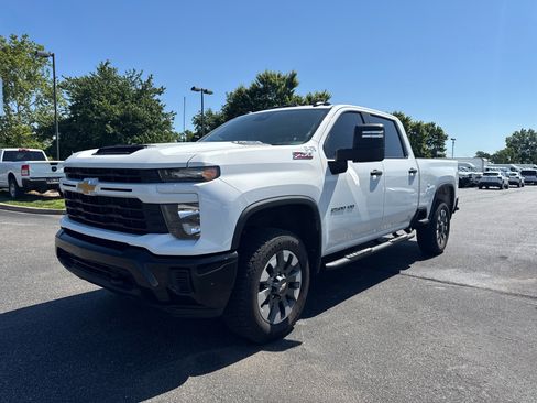 Used 2024 Chevrolet Silverado 2500 Custom w/ Custom Convenience Package AWD/4WD image 7