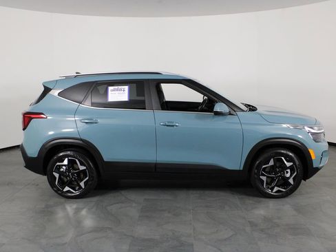 Used 2024 Kia Seltos EX AWD/4WD image 13
