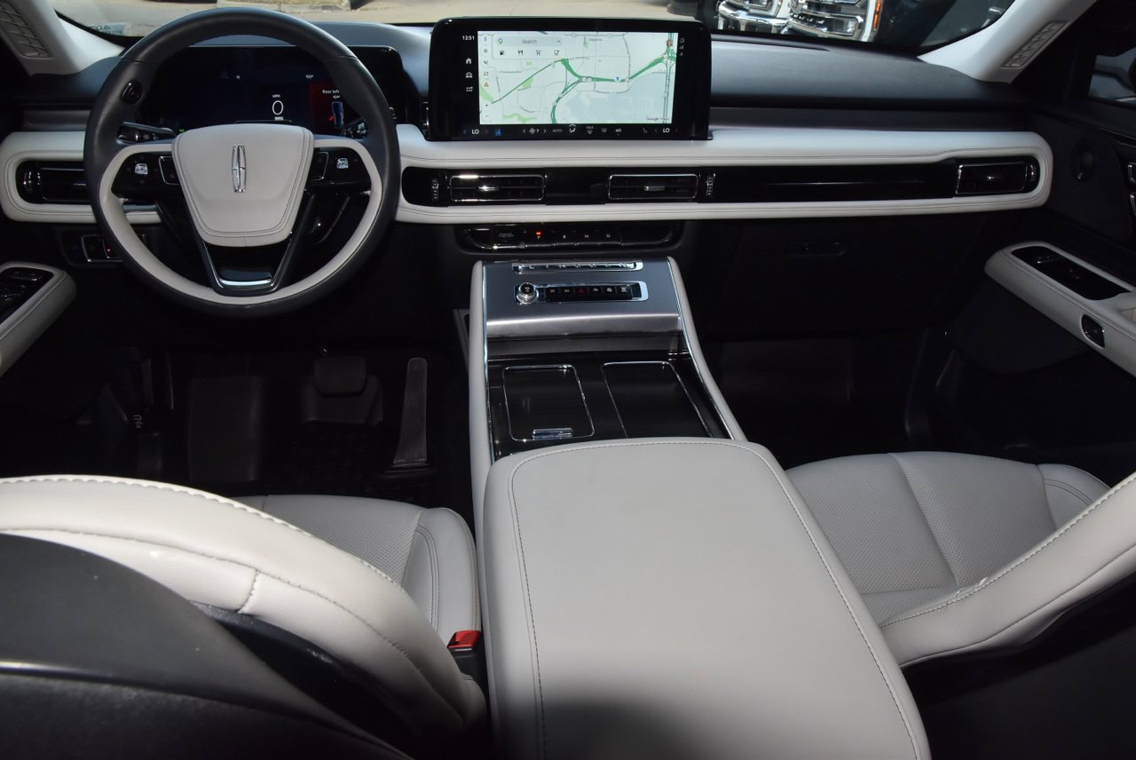Certified 2025 Lincoln Aviator 2WD w/ Jet Appearance Package image 17