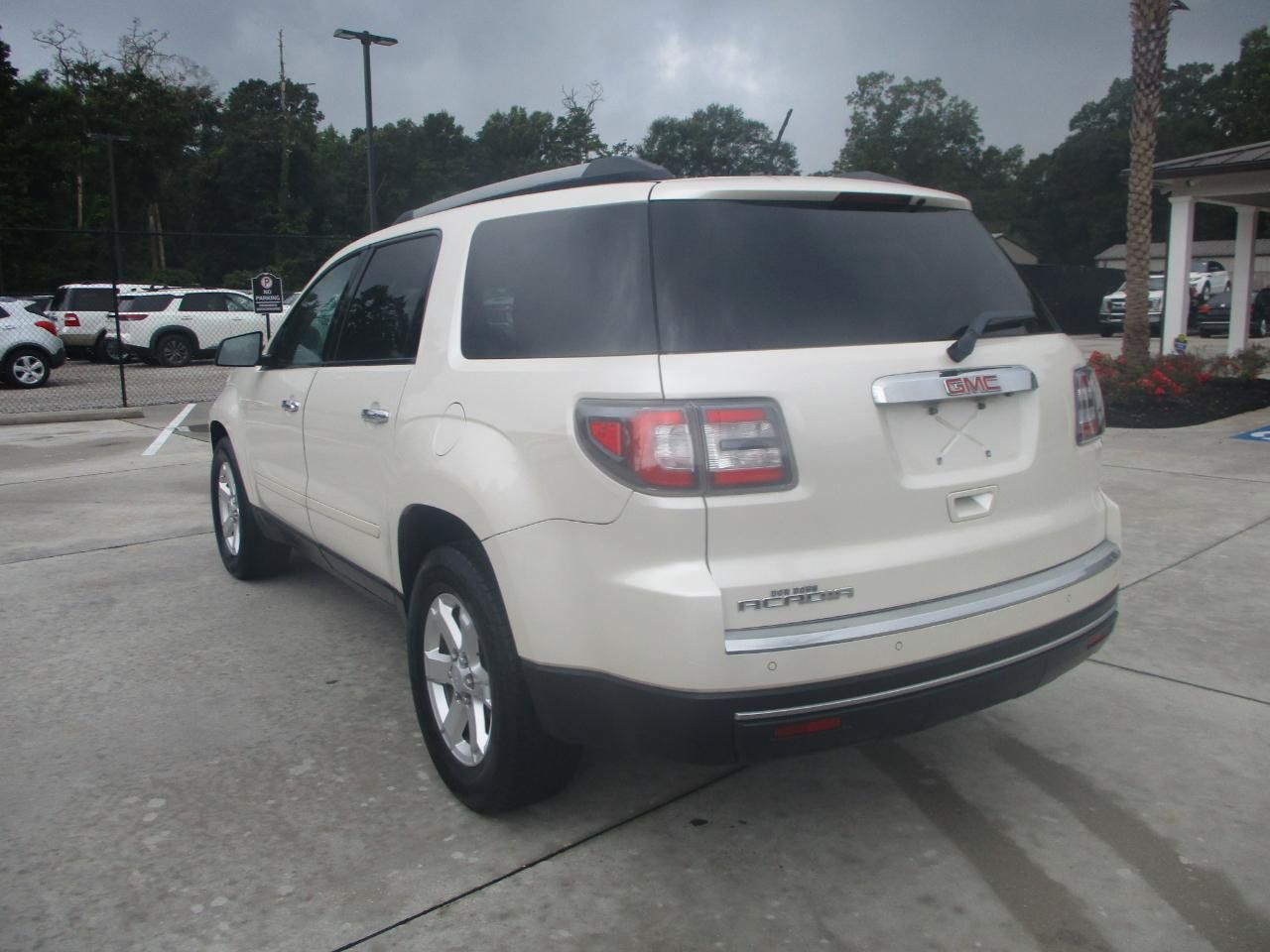 Used 2015 GMC Acadia SLE FWD image 20