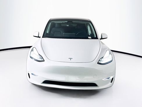 Used 2022 Tesla Model Y Long Range image 2