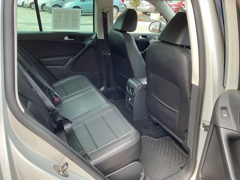 Used 2010 Volkswagen Tiguan S image 32