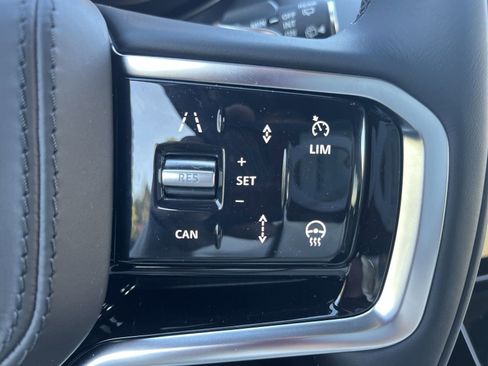Used 2025 Land Rover Range Rover Sport SE AWD/4WD image 15