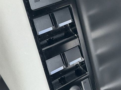 Used 2025 Land Rover Range Rover Velar Dynamic SE image 25