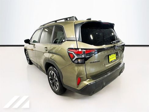 Used 2025 Subaru Forester Premium AWD/4WD image 7