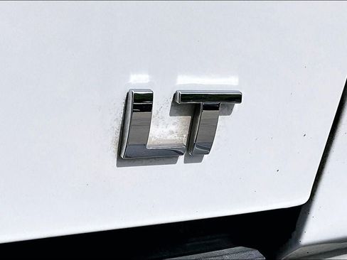Used 2018 Chevrolet Silverado 1500 LT w/ LT Eassist Package AWD/4WD image 7