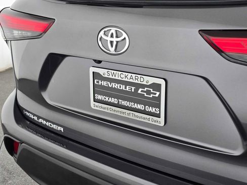 Used 2020 Toyota Highlander L FWD image 14