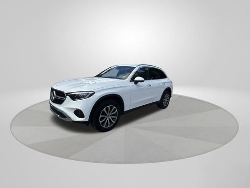 Used 2025 Mercedes-Benz GLC 300 4MATIC image 3