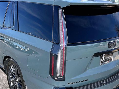 Used 2025 Cadillac Escalade V w/ LPO, Floor Liner Package image 28