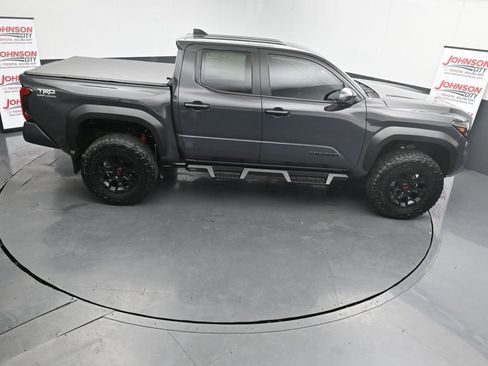 Used 2025 Toyota Tacoma TRD Off-Road image 29