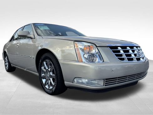 Used 2008 Cadillac DTS w/ Sun And Sound Package FWD image 8