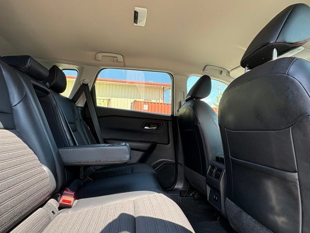 Used 2025 Nissan Rogue SV AWD/4WD image 15