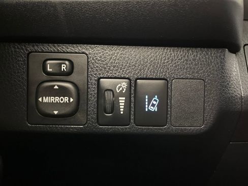 Used 2018 Toyota RAV4 LE image 30