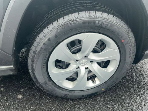 Certified 2021 Toyota RAV4 LE AWD/4WD image 6