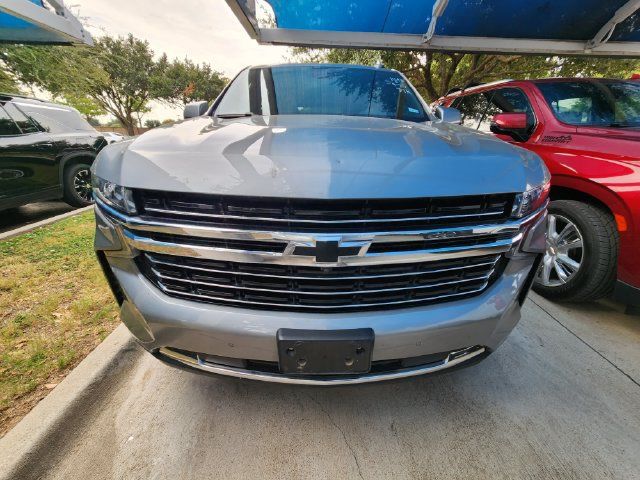 Used 2024 Chevrolet Suburban LT w/ LT Signature Plus Package RWD image 2