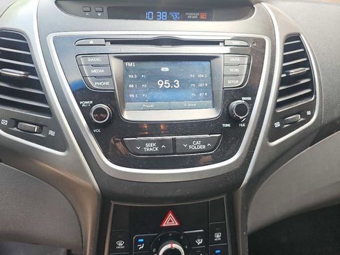 Used 2015 Hyundai Elantra SE w/ Option Group 02 FWD image 11