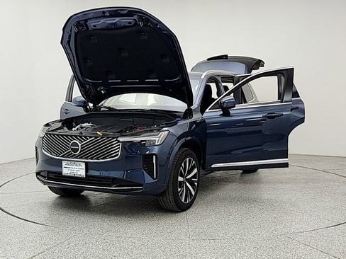 New 2026 Volvo XC90 B5 Core image 9