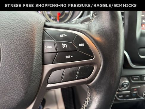 Used 2019 Jeep Cherokee Latitude Plus w/ Comfort/Convenience Group image 24