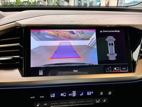 Used 2025 Audi Q4 e-tron Premium Plus w/ Premium Plus image 28