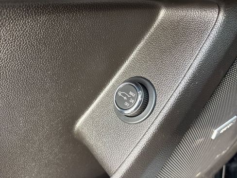 Used 2021 Chevrolet Traverse High Country image 28