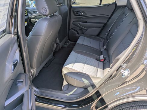 Used 2025 Chevrolet Trax LT w/ Driver Confidence Package image 13