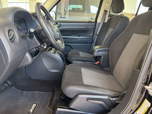 Used 2015 Jeep Patriot Latitude FWD image 12