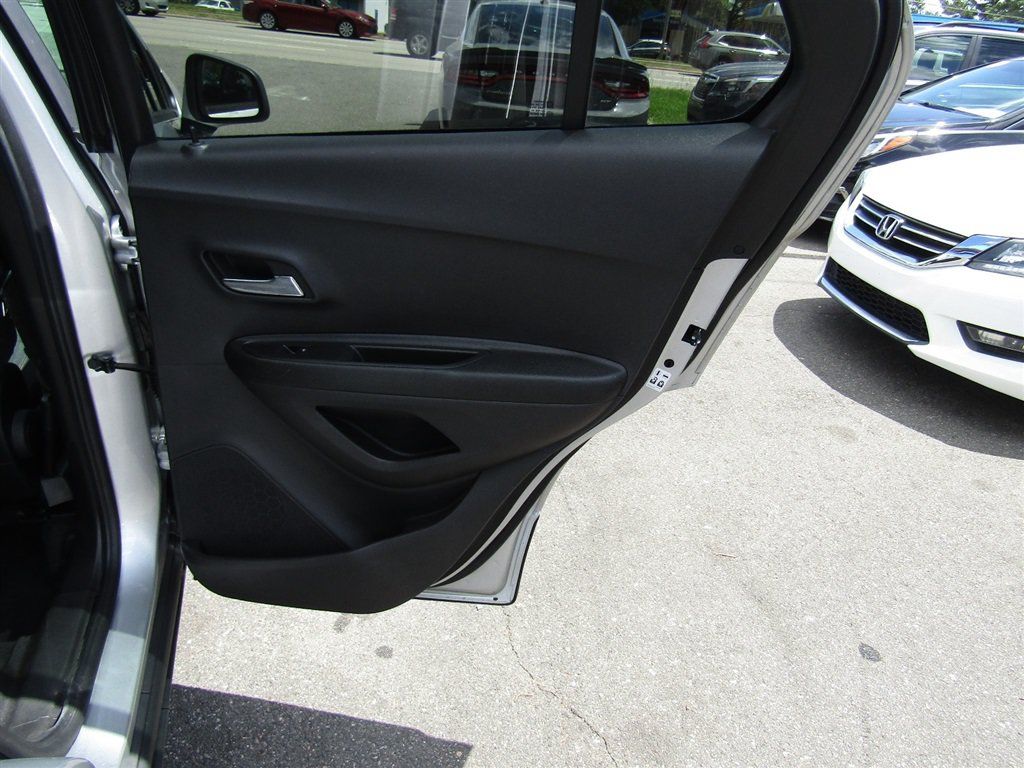 Used 2020 Chevrolet Trax LS w/ Tint and Cruise Package FWD image 21