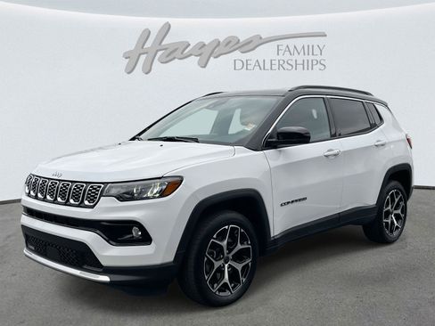 Certified 2025 Jeep Compass Limited image 3