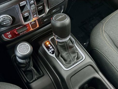 Used 2024 Jeep Gladiator Sport image 17