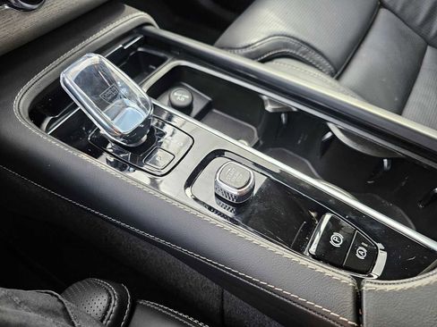 Certified 2024 Volvo XC90 B6 Ultimate w/ Protection Package Premier image 45