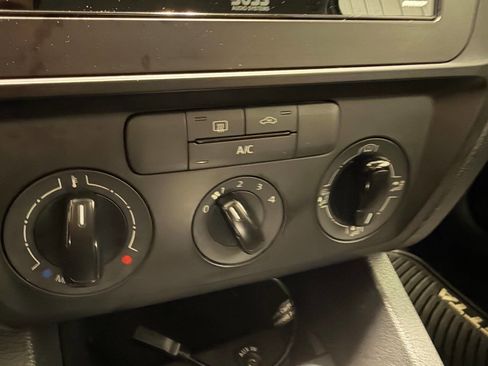 Used 2015 Volkswagen Jetta S image 25