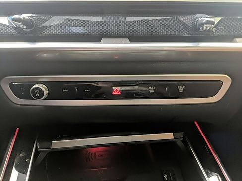 Used 2024 BMW X7 xDrive40i w/ Executive Package image 27