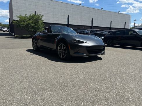 Used 2023 MAZDA MX-5 Miata Grand Touring RWD image 3