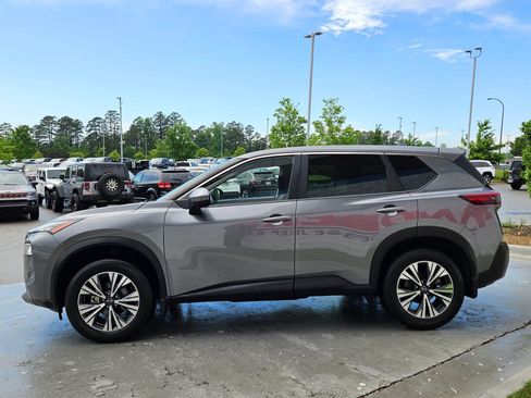 Used 2023 Nissan Rogue SV FWD image 4
