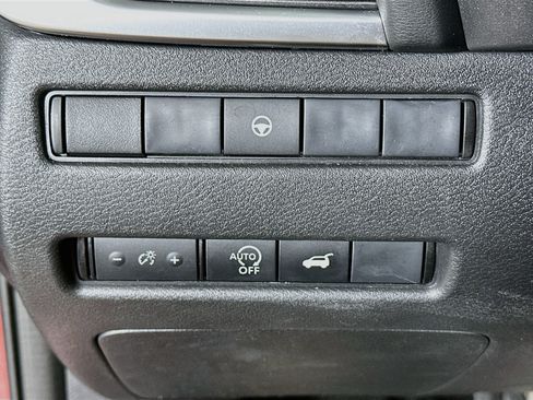 Used 2025 Nissan Rogue SV AWD/4WD image 17