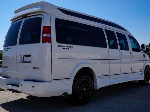 Used 2023 GMC Savana 2500 Extended image 8