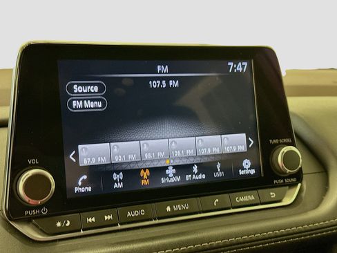 Used 2023 Nissan Rogue S AWD/4WD image 21