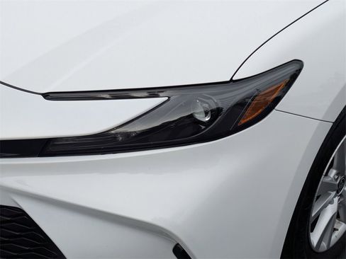 Used 2025 Toyota Camry LE image 11