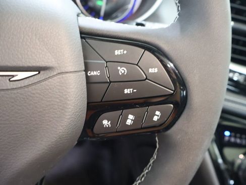 New 2027 Chrysler Pacifica Limited FWD image 23