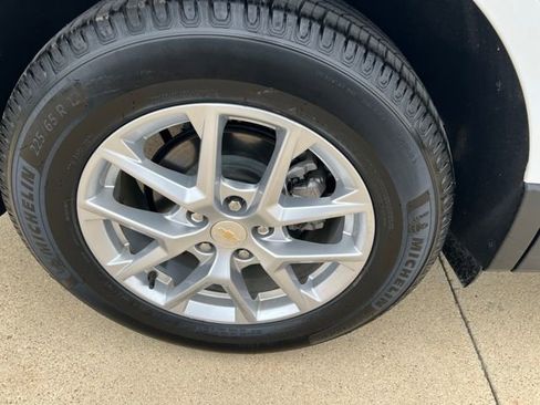 Certified 2023 Chevrolet Equinox LT w/ Driver Convenience Package image 11