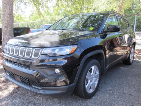 Certified 2022 Jeep Compass Latitude FWD image 2