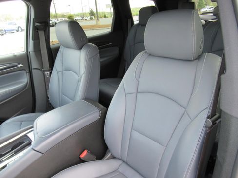 Used 2023 Buick Enclave Essence w/ Experience Buick Package FWD image 18