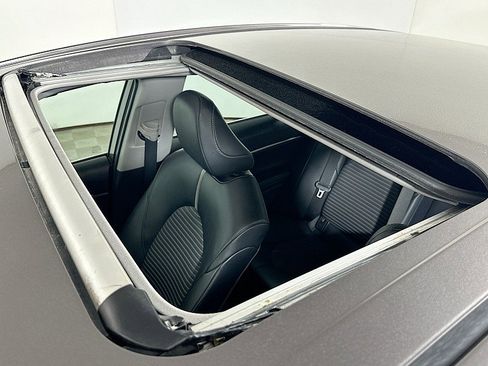 Used 2022 Toyota Camry SE image 14