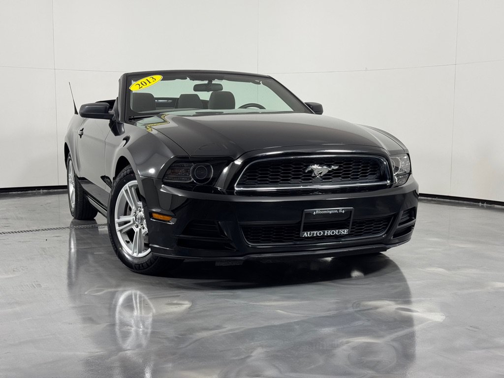 Used 2013 Ford Mustang Convertible RWD image 2