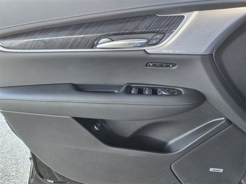 Used 2025 Cadillac XT6 Premium Luxury image 38