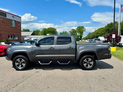 Used 2019 Toyota Tacoma TRD Sport w/ Technology Package AWD/4WD image 5