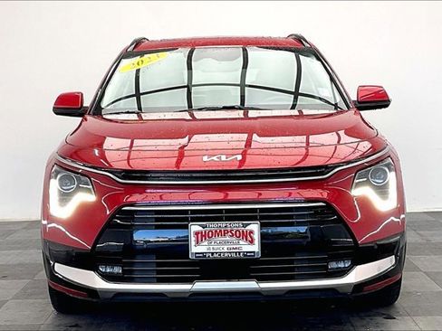 Used 2023 Kia Niro SX image 2