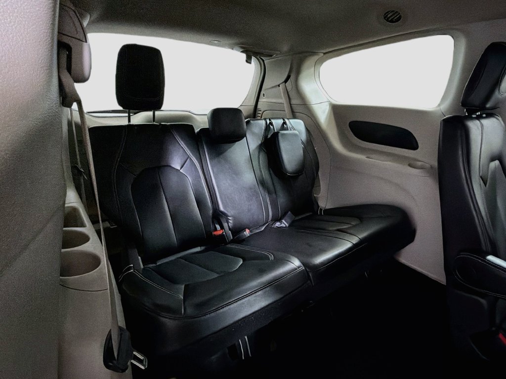 Used 2024 Chrysler Pacifica Touring-L FWD image 28