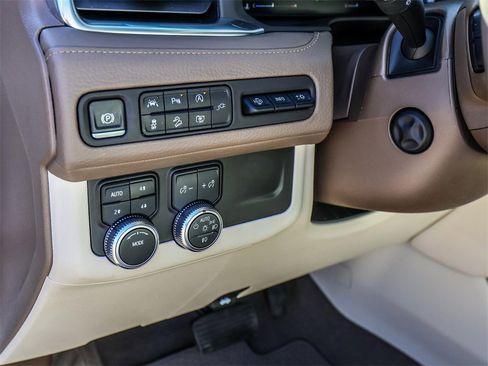 Used 2022 GMC Yukon Denali image 32